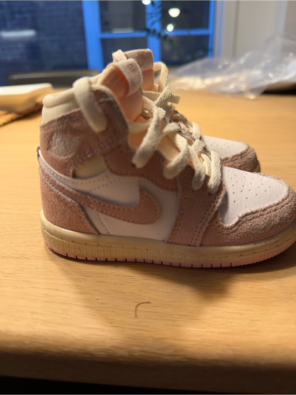 Nike Jordan 1 High- Kids Pink and White High-Top Sneakers